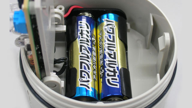 電池式LED警告灯ニコUFO：電池で動くLED警告灯、携帯性に優れ場所を