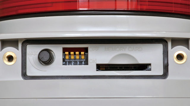 音声報知器ニコソーラー・ボイス：ソーラー電源と音声書き換え